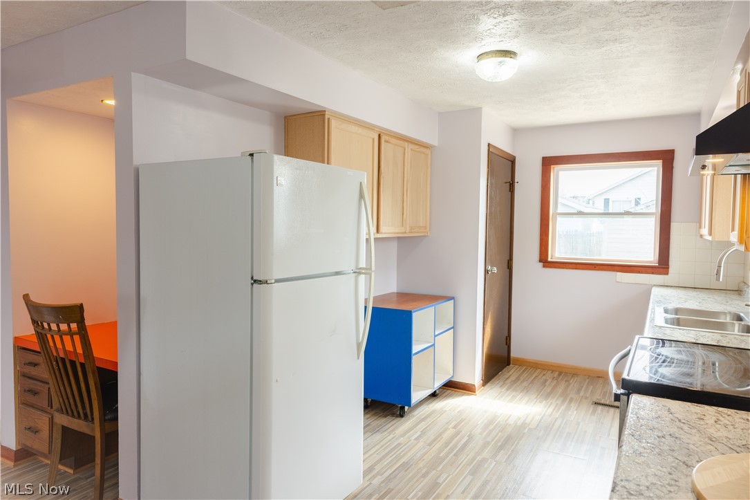 1177 Neptune Avenue Akron OH 44301