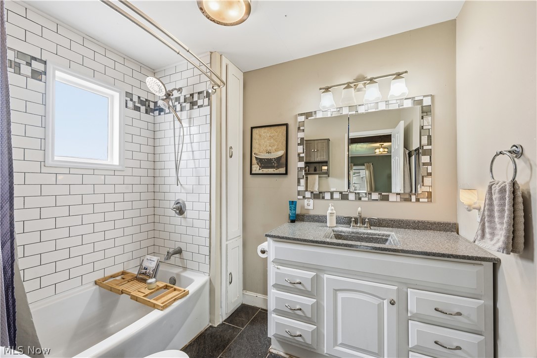 529 Park Avenue NW New Philadelphia OH 44663
