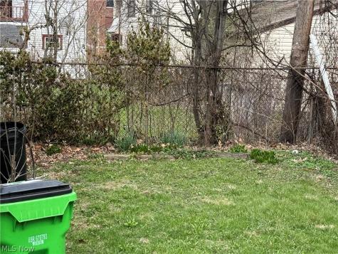 13207 S Parkway Garfield Heights OH 44105