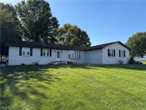5319 Tanglewood Drive NE Louisville OH 44641