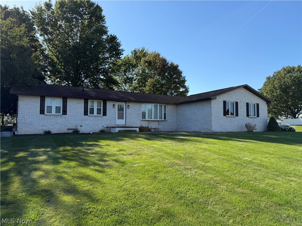 5319 Tanglewood Drive NE Louisville OH 44641