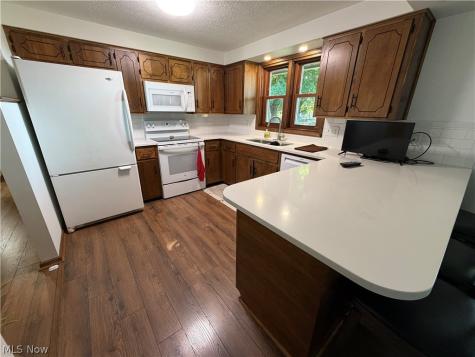 5319 Tanglewood Drive NE Louisville OH 44641