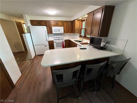 5319 Tanglewood Drive NE Louisville OH 44641
