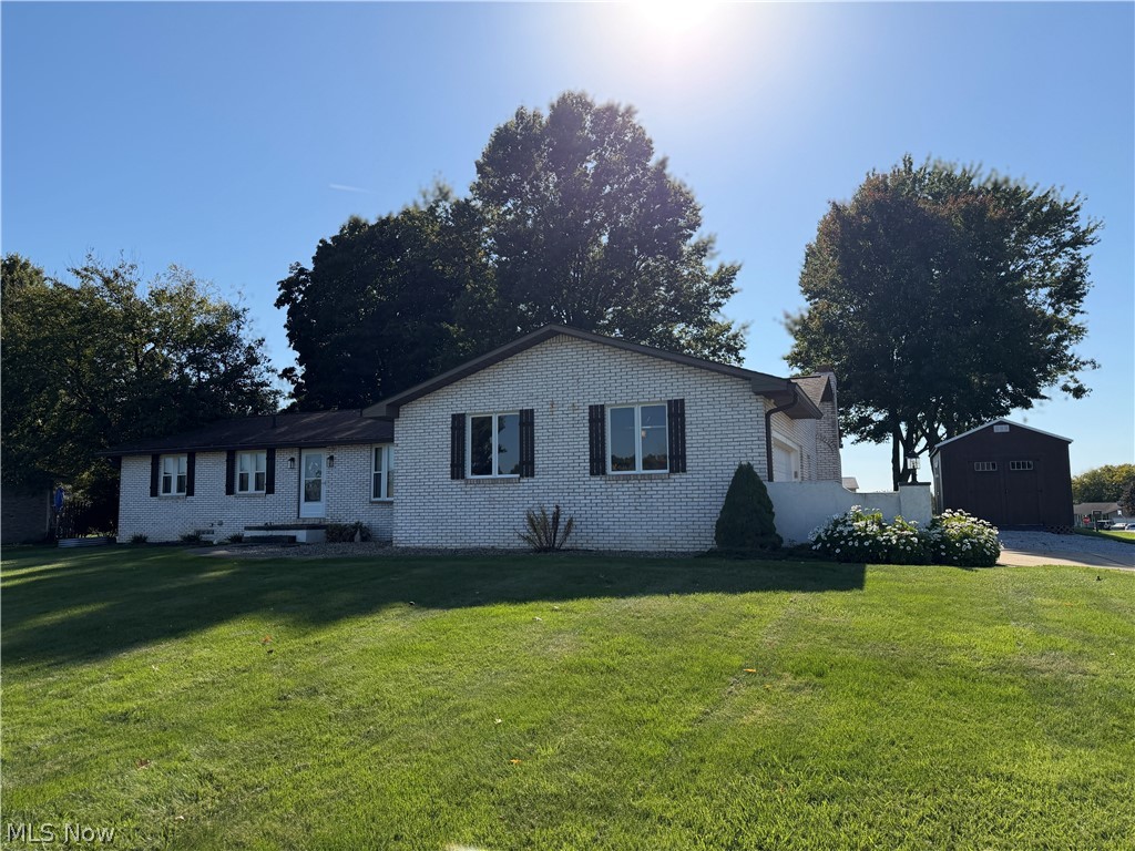 5319 Tanglewood Drive NE Louisville OH 44641