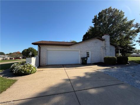 5319 Tanglewood Drive NE Louisville OH 44641