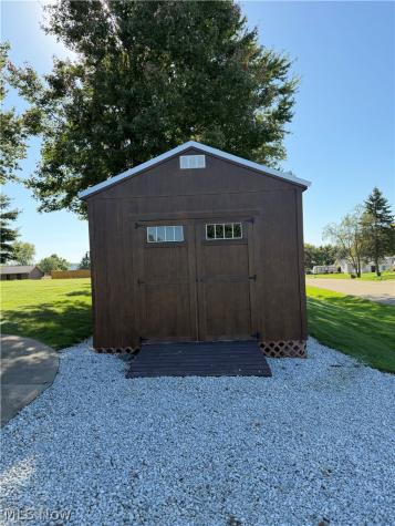 5319 Tanglewood Drive NE Louisville OH 44641