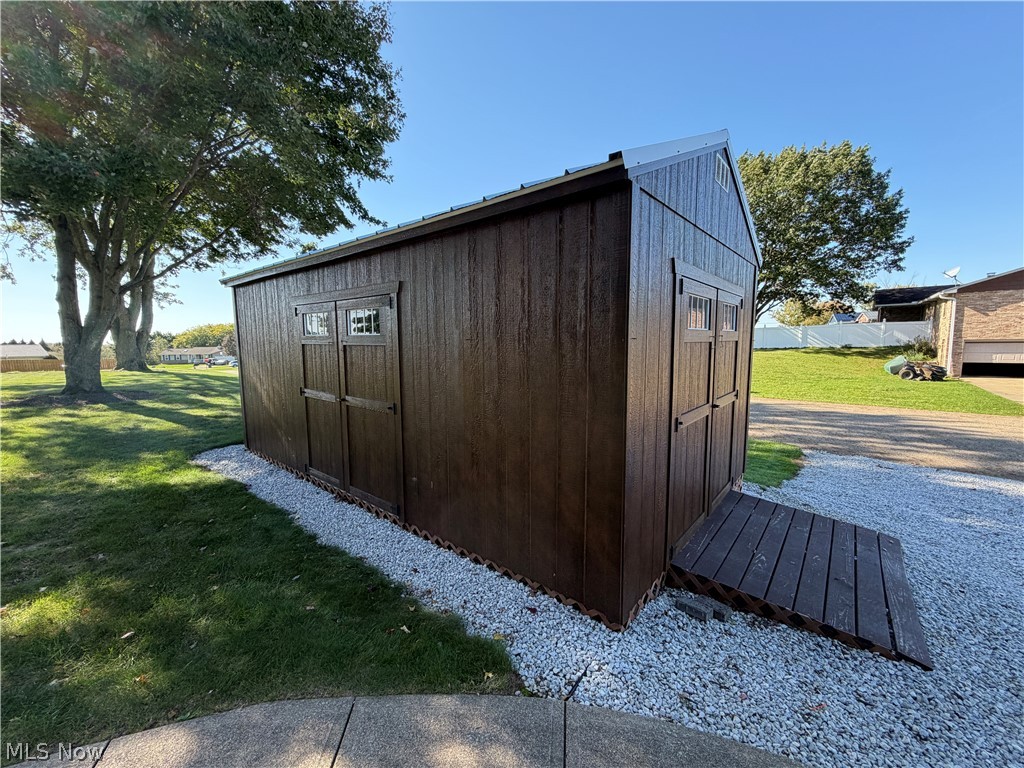 5319 Tanglewood Drive NE Louisville OH 44641