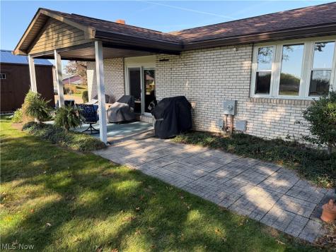 5319 Tanglewood Drive NE Louisville OH 44641