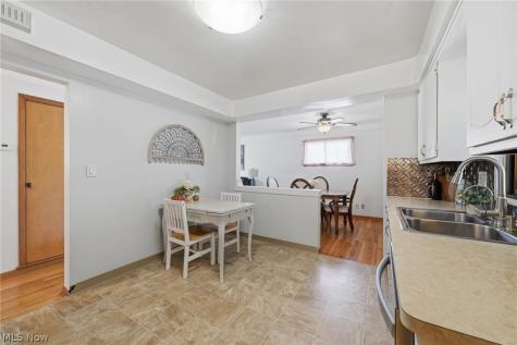 7263 Oakwood Road Parma OH 44130