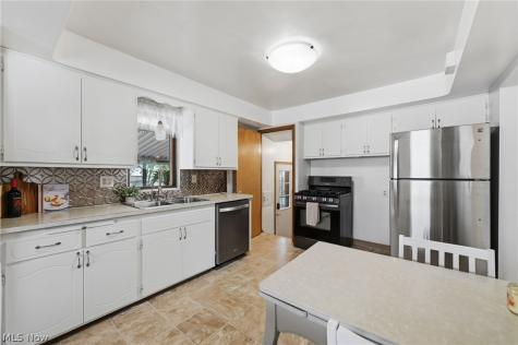 7263 Oakwood Road Parma OH 44130