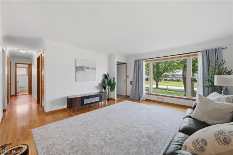 7263 Oakwood Road Parma OH 44130