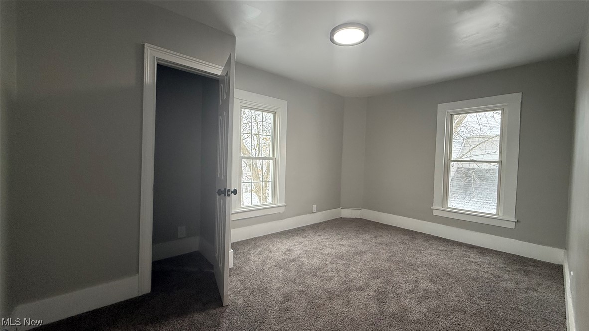 988 East Avenue SE Warren OH 44484