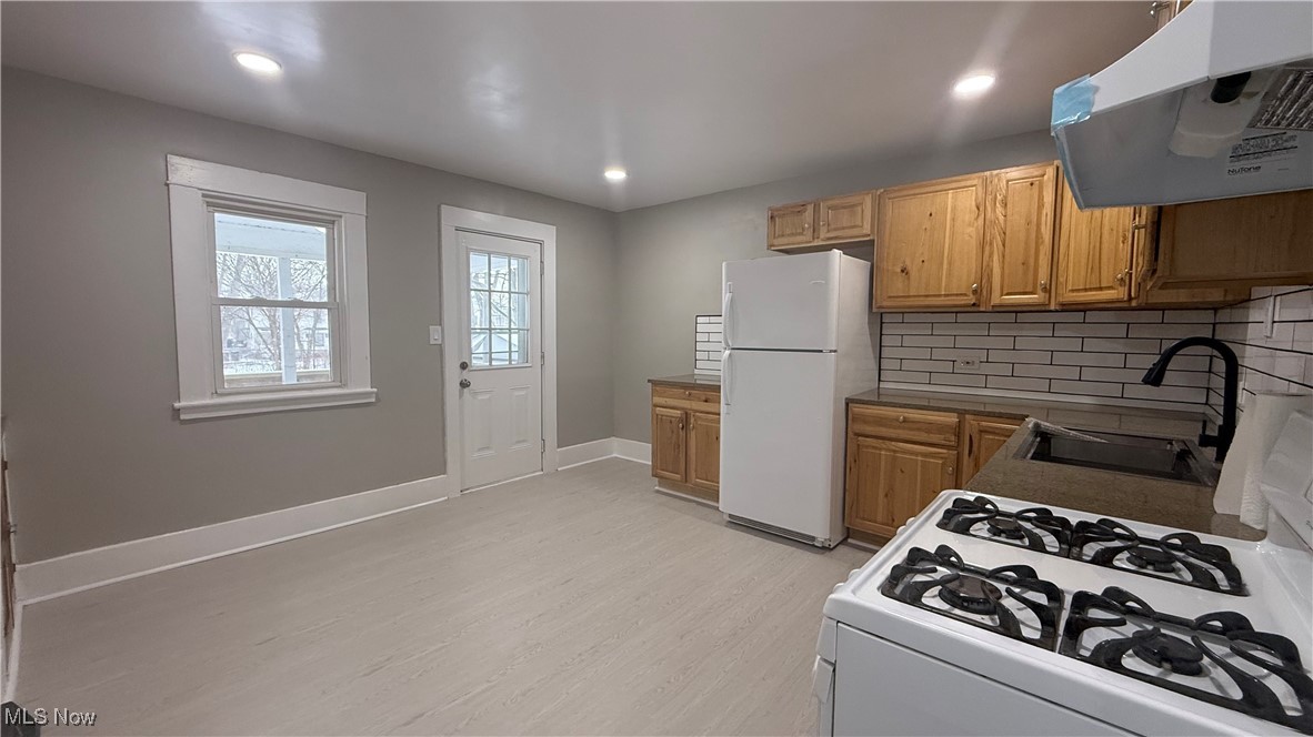 988 East Avenue SE Warren OH 44484