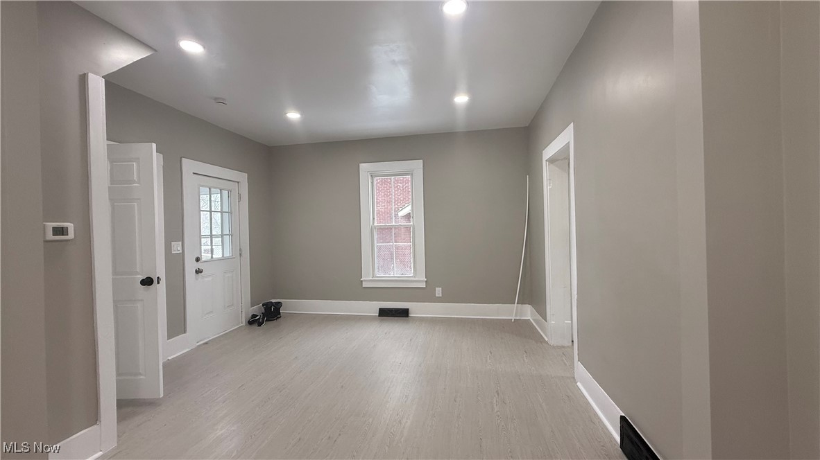 988 East Avenue SE Warren OH 44484