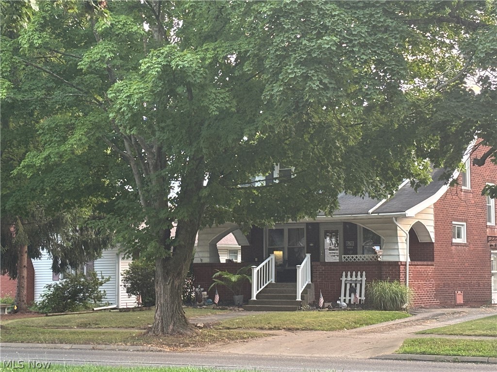 828 4th Street NW New Philadelphia OH 44663