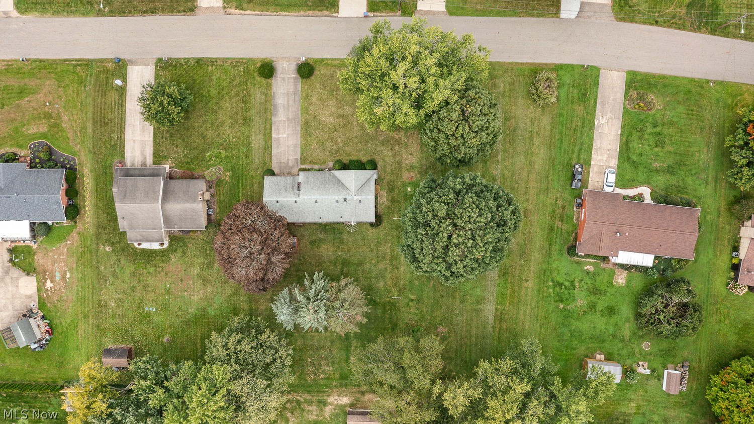 2520 Hollyview Street NE Canton OH 44721