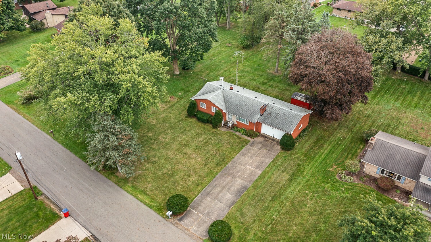 2520 Hollyview Street NE Canton OH 44721
