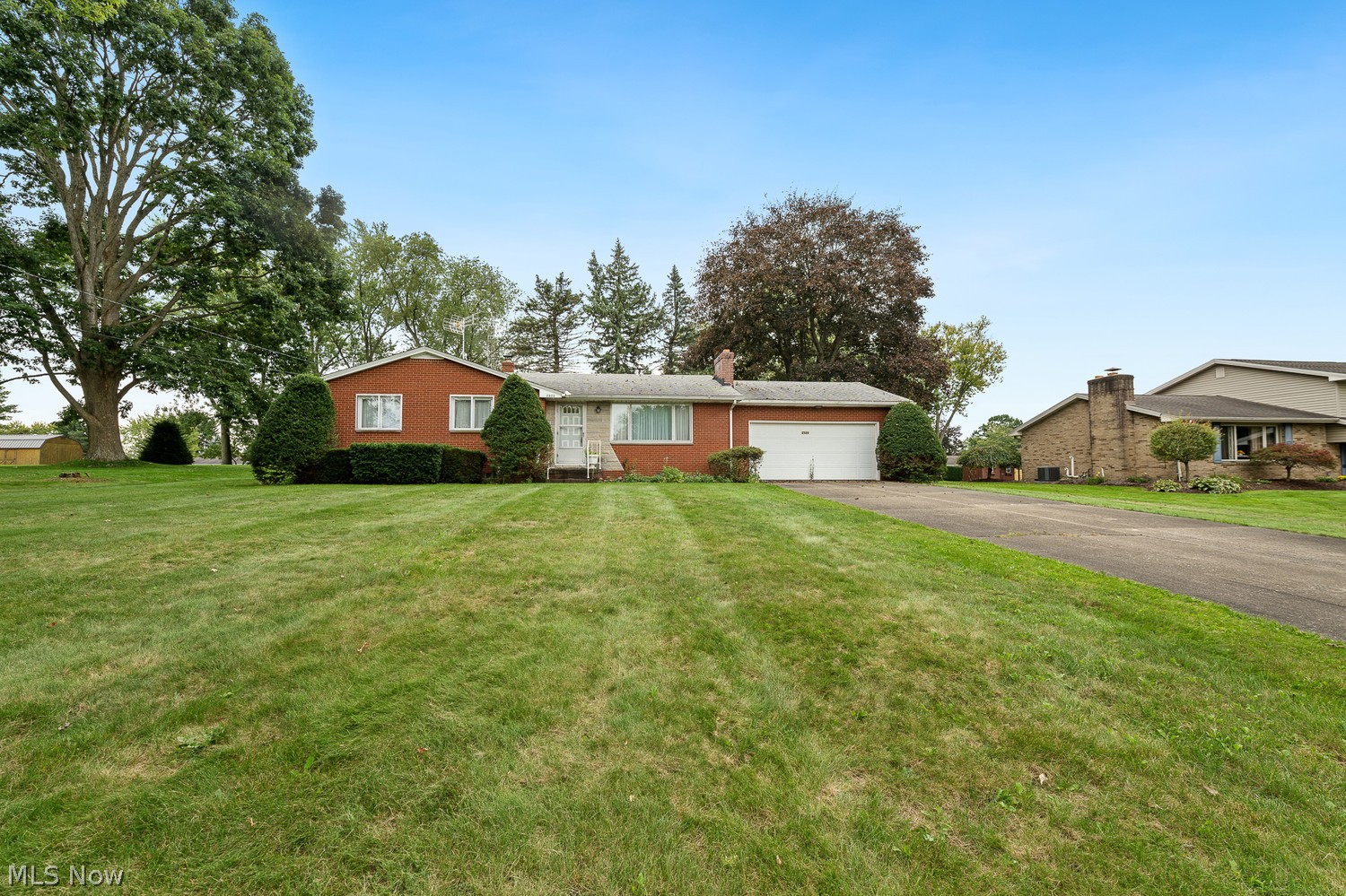 2520 Hollyview Street NE Canton OH 44721