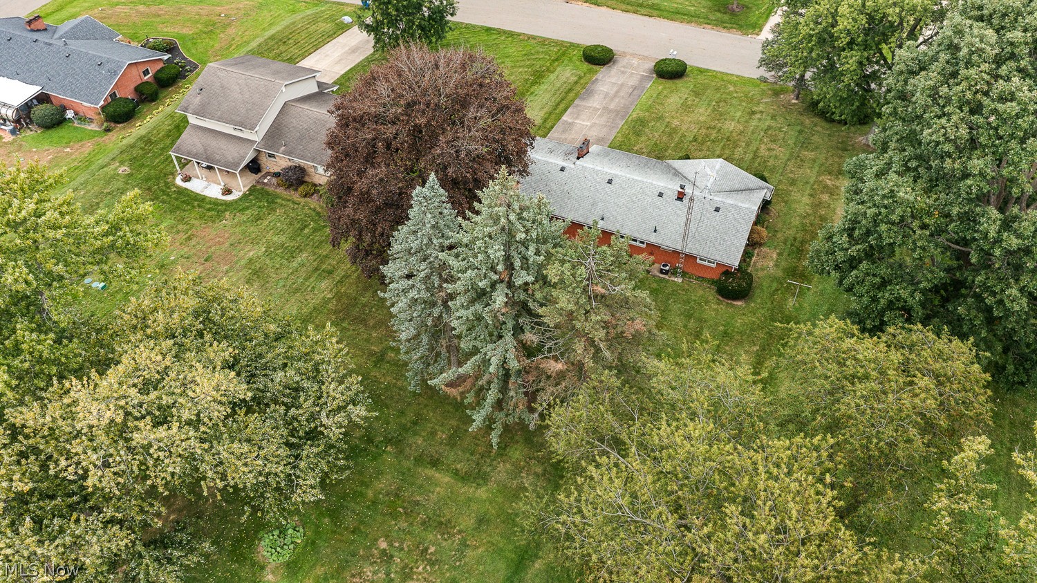 2520 Hollyview Street NE Canton OH 44721