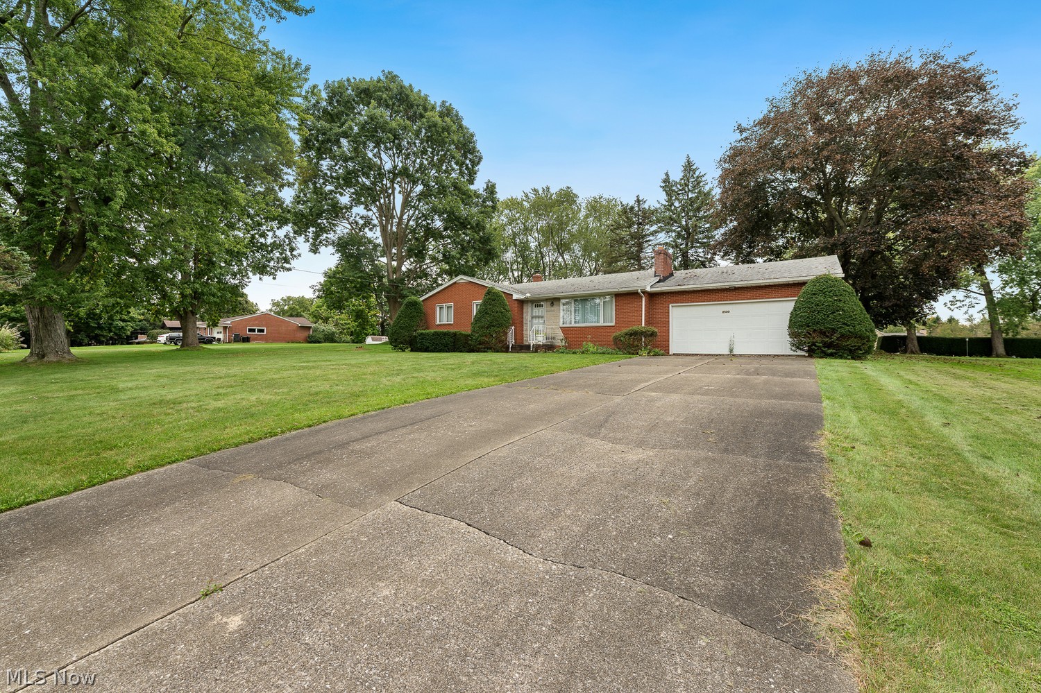 2520 Hollyview Street NE Canton OH 44721