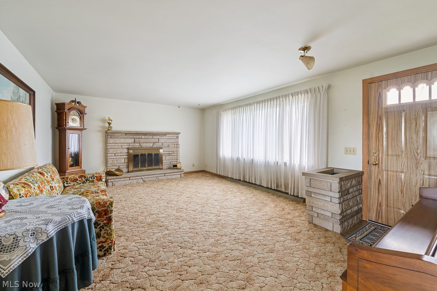 2520 Hollyview Street NE Canton OH 44721