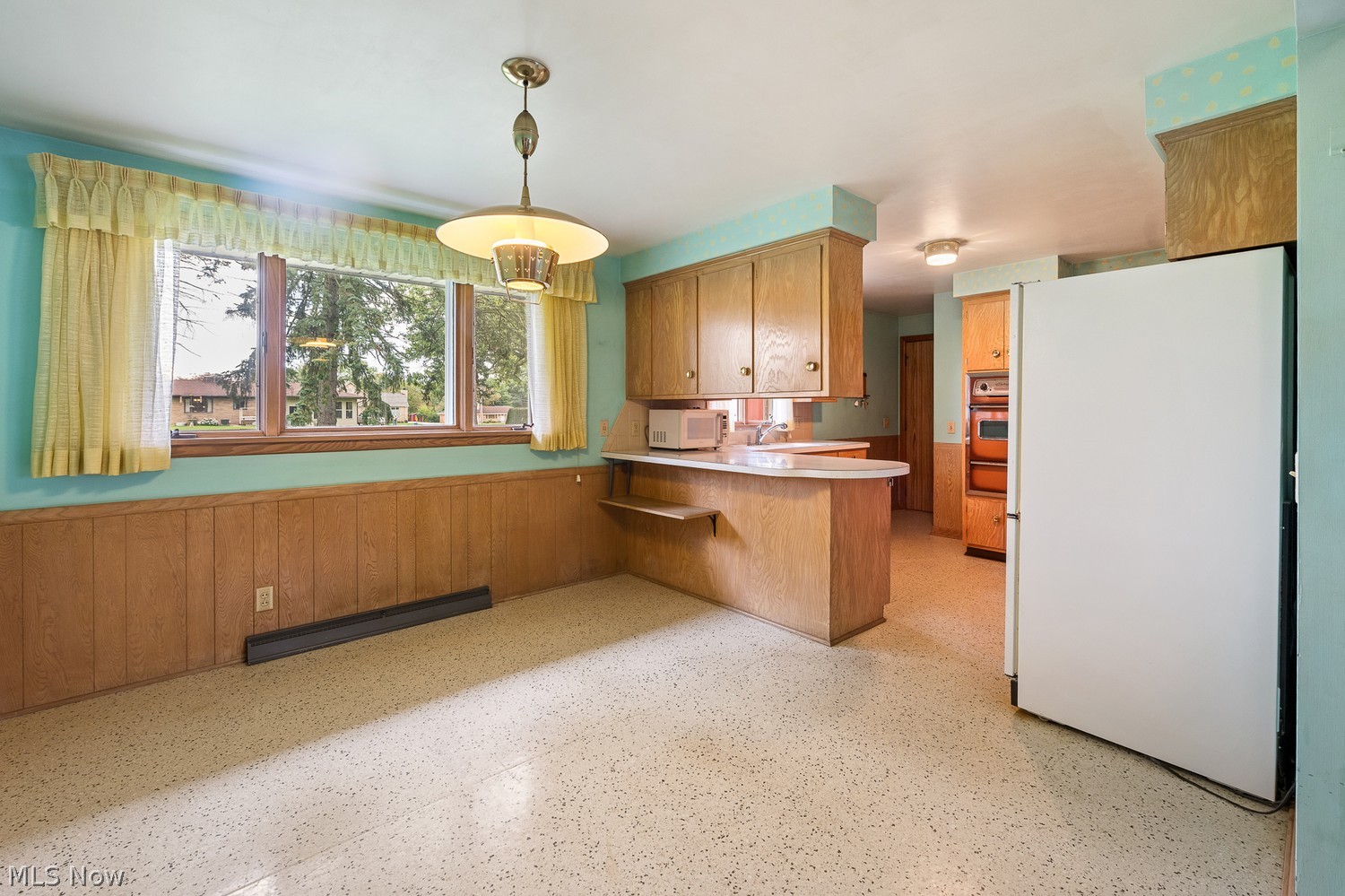2520 Hollyview Street NE Canton OH 44721