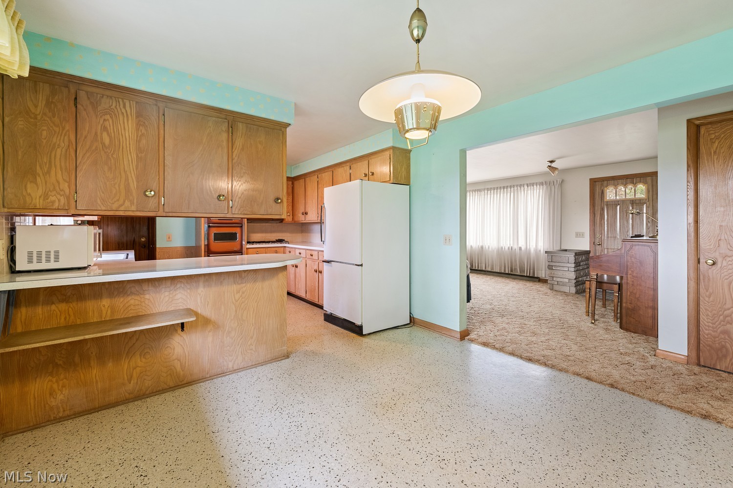 2520 Hollyview Street NE Canton OH 44721