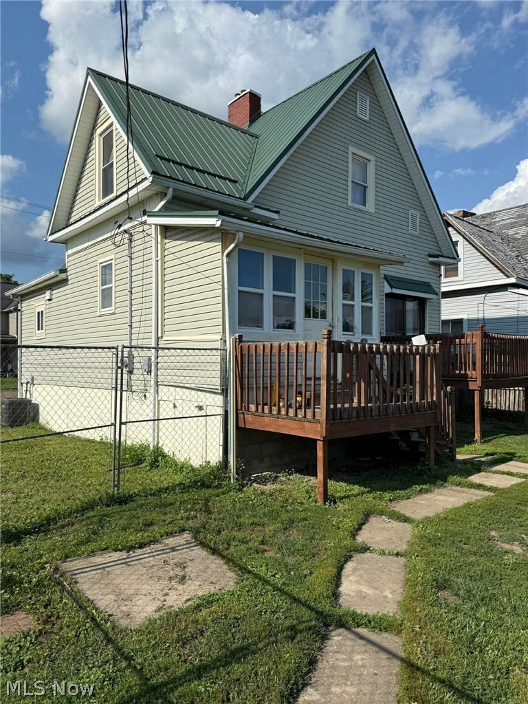426 W 4th Street Uhrichsville OH 44683