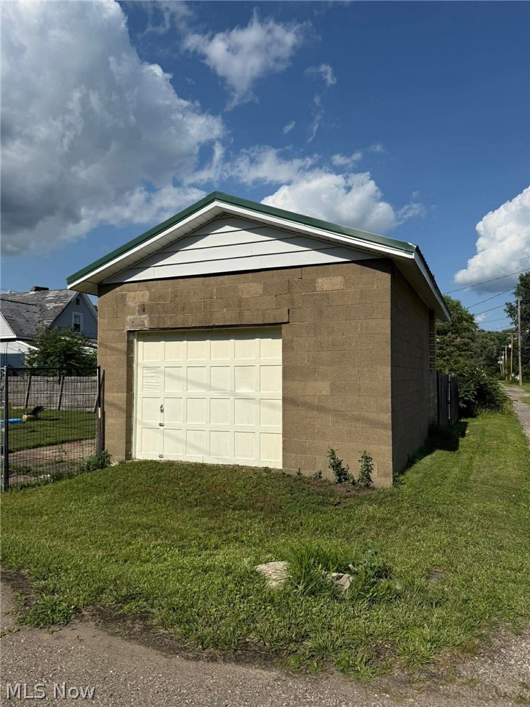 426 W 4th Street Uhrichsville OH 44683