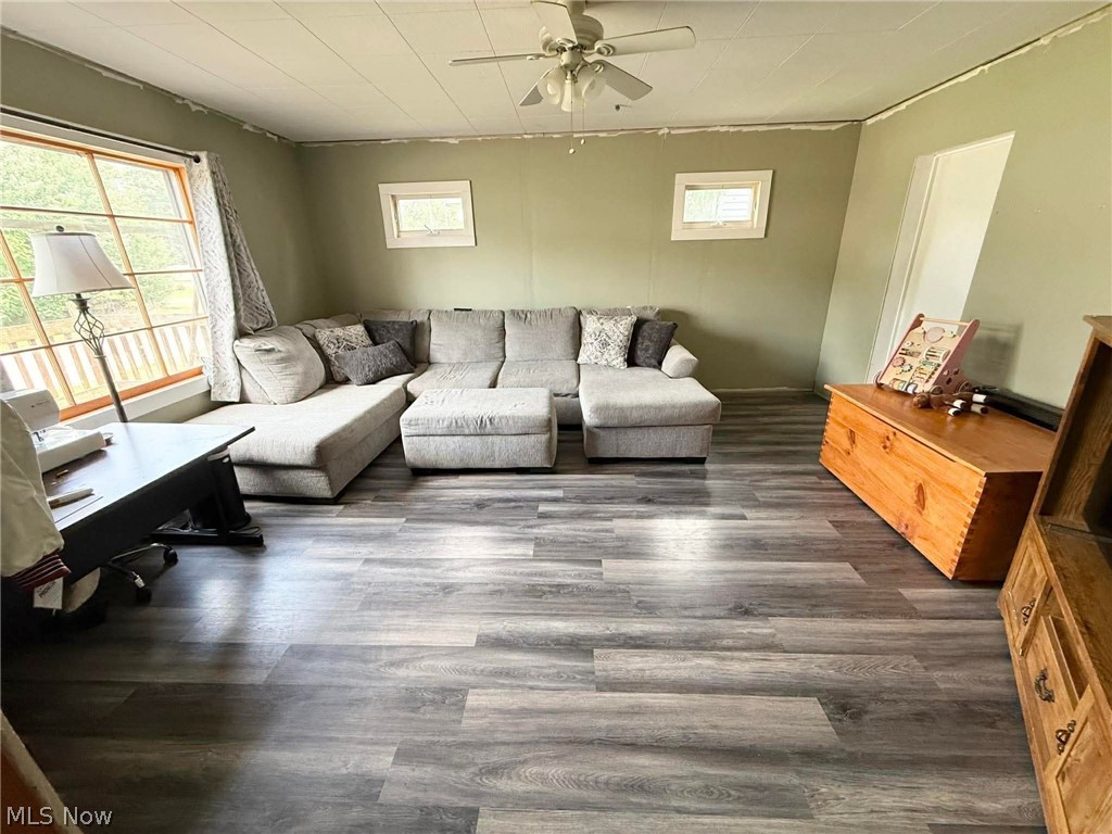 426 W 4th Street Uhrichsville OH 44683