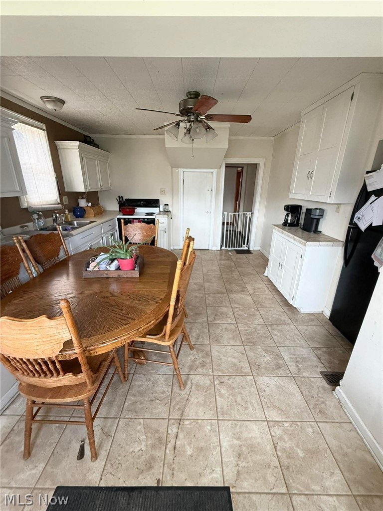 426 W 4th Street Uhrichsville OH 44683