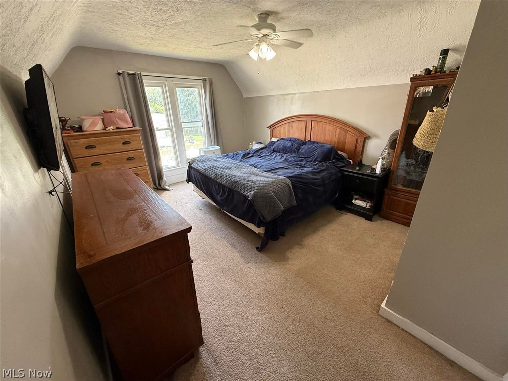 426 W 4th Street Uhrichsville OH 44683