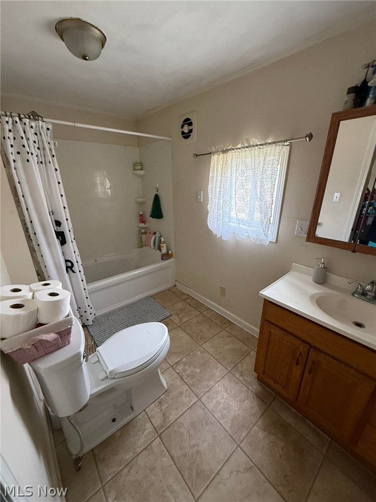426 W 4th Street Uhrichsville OH 44683