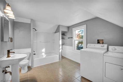 1083 Eastlake Drive Eastlake OH 44095