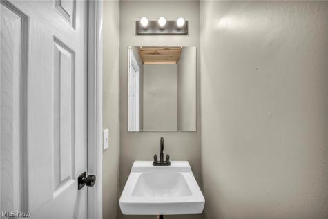 1083 Eastlake Drive Eastlake OH 44095
