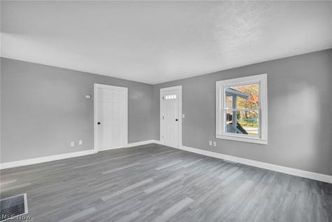 1083 Eastlake Drive Eastlake OH 44095