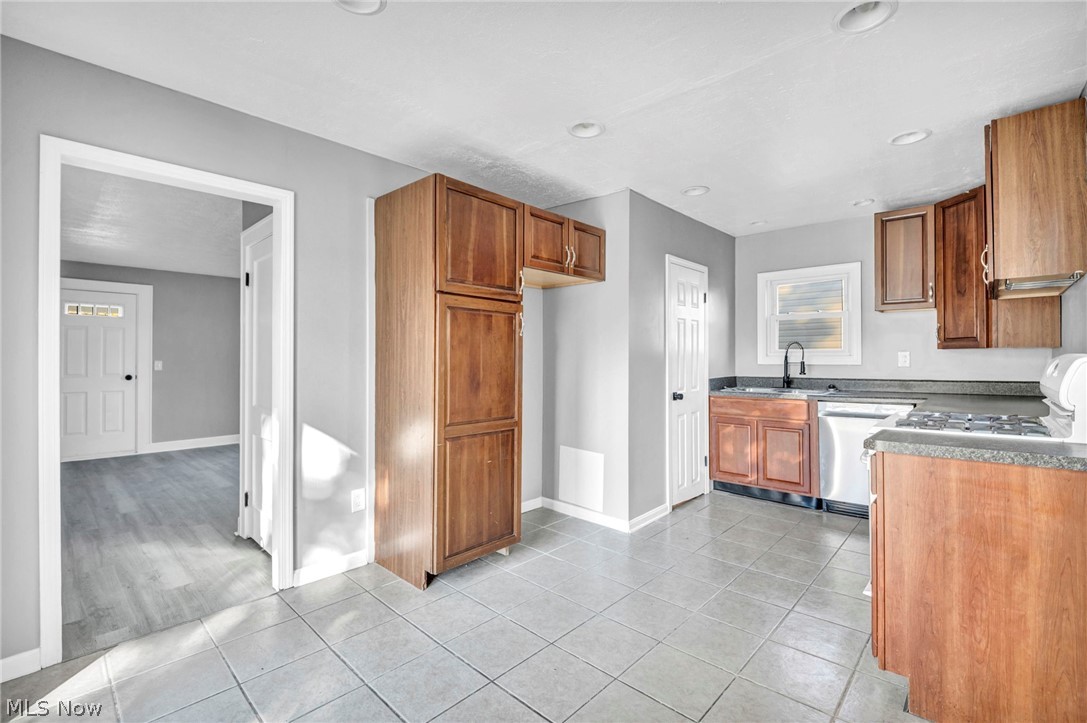 1083 Eastlake Drive Eastlake OH 44095