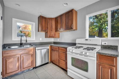 1083 Eastlake Drive Eastlake OH 44095