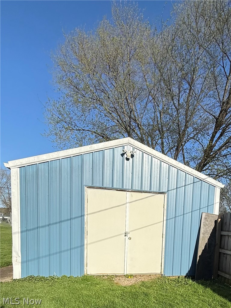 1748 South Lawn Extension Coshocton OH 43812