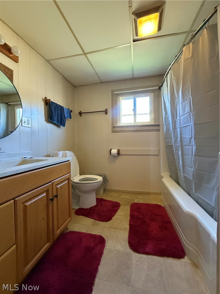 1748 South Lawn Extension Coshocton OH 43812