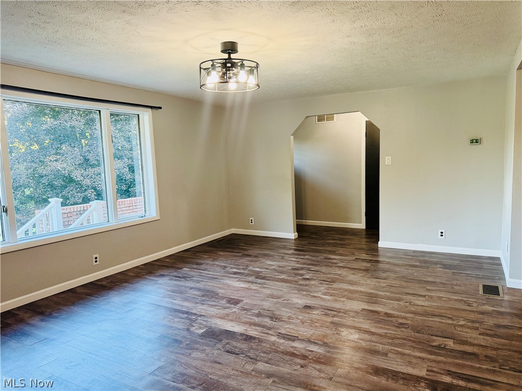 1674 Township Highway 244 Toronto OH 43964