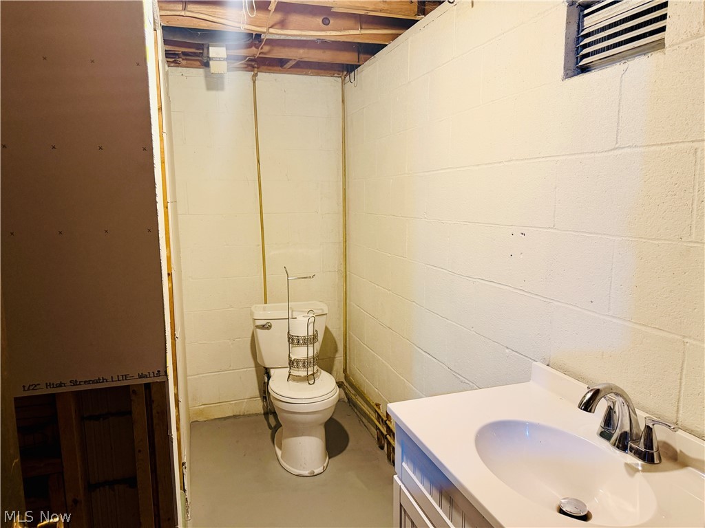 1674 Township Highway 244 Toronto OH 43964