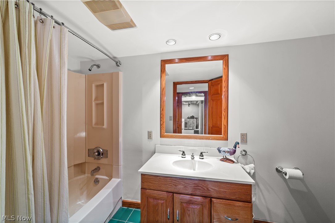 17525 Haskins Road Chagrin Falls OH 44023