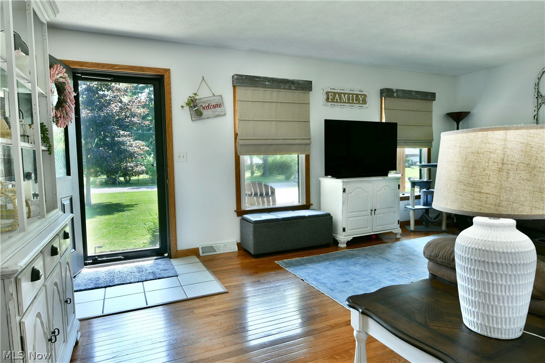 4895 Woodrow Avenue NW Warren OH 44483