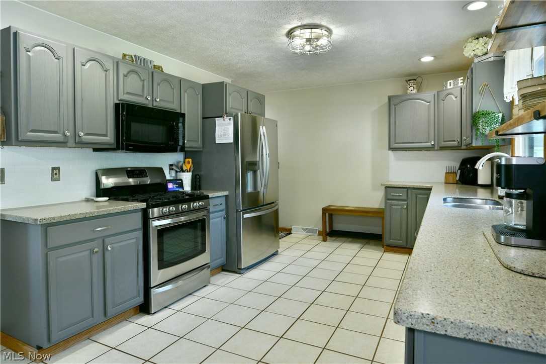 4895 Woodrow Avenue NW Warren OH 44483