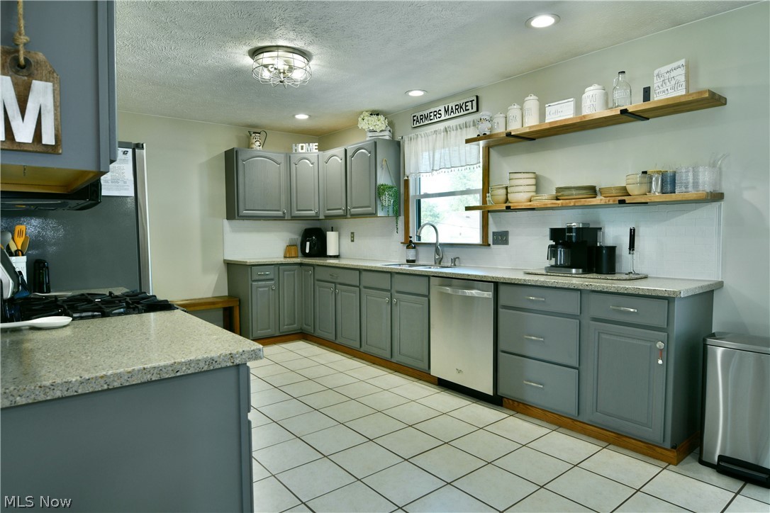 4895 Woodrow Avenue NW Warren OH 44483