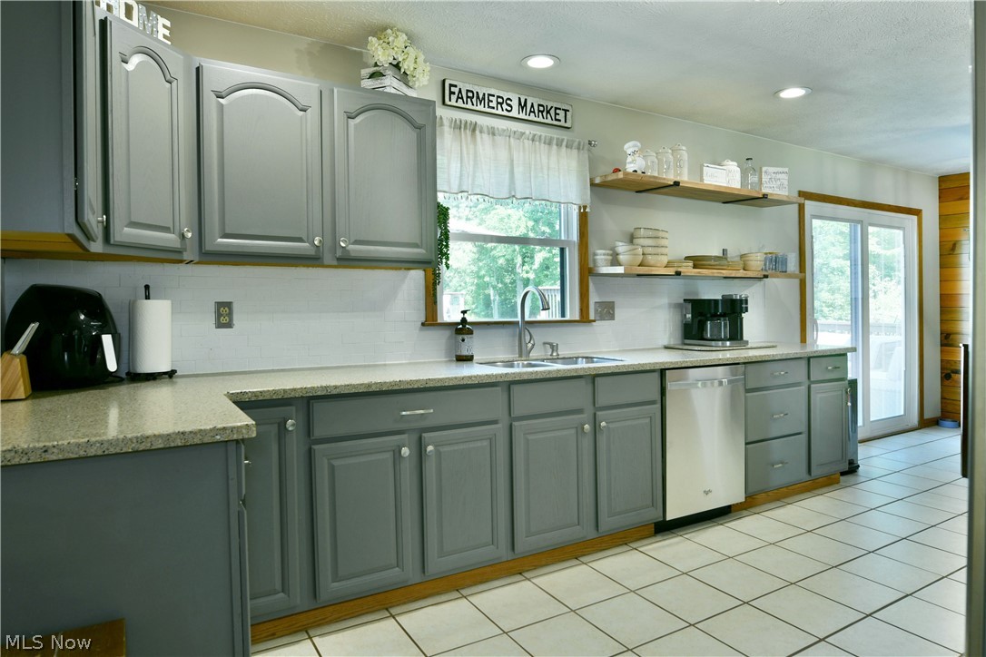 4895 Woodrow Avenue NW Warren OH 44483