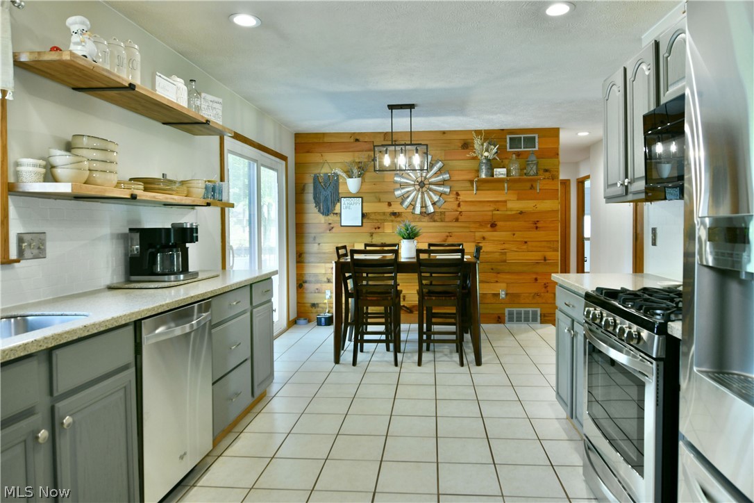 4895 Woodrow Avenue NW Warren OH 44483