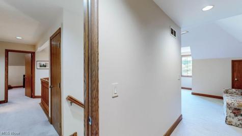 10 Deep Creek Lane Moreland Hills OH 44022