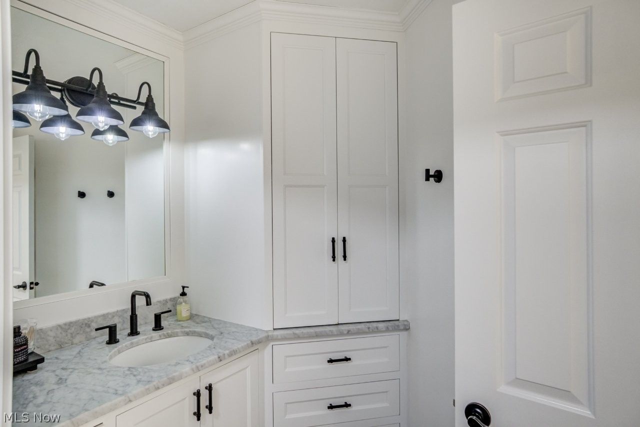 35 Winding River Trail Bentleyville OH 44022